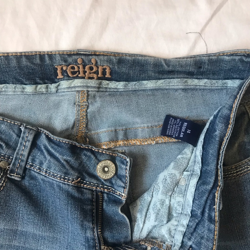 Distressed jeans - Picture 2 of 4